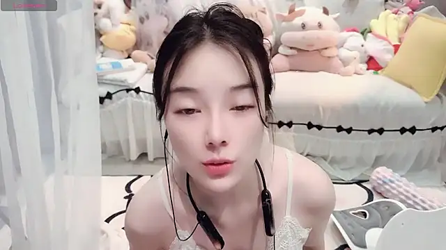 AKiKi711 online show from May 13, 2026, 3:53 pm