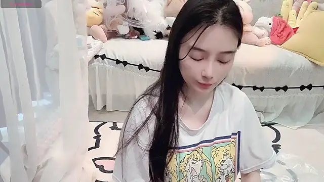 AKiKi711 online show from May 19, 2026, 4:41 am