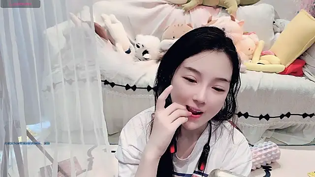 AKiKi711 online show from June 9, 2026, 5:19 am