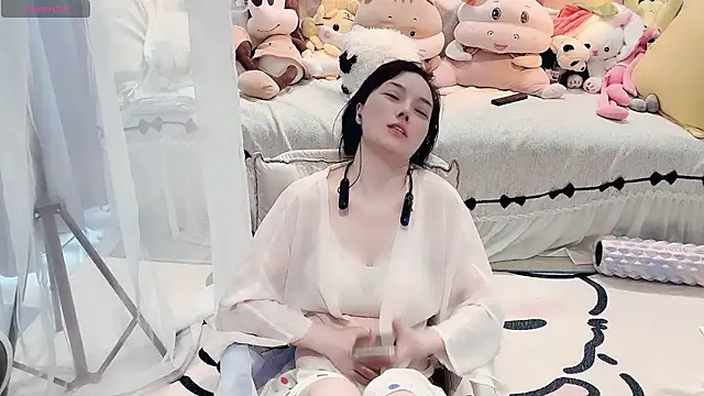 AKiKi711 online show from July 11, 2026, 4:37 am
