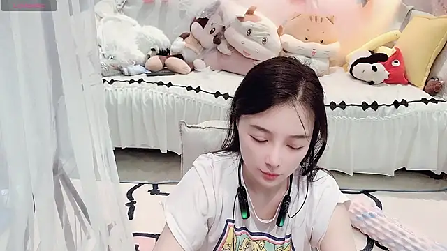 AKiKi711 online show from July 27, 2026, 4:52 am