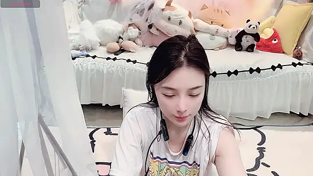 AKiKi711 online show from July 29, 2026, 4:43 am