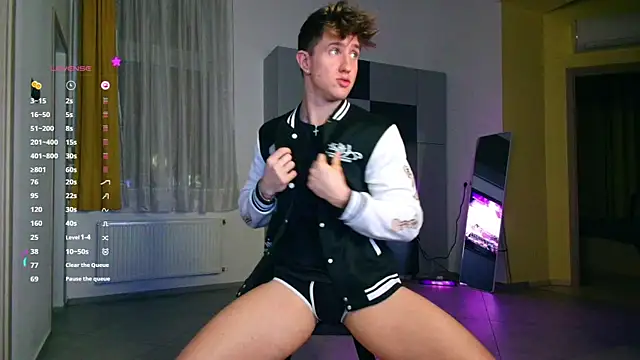 ChristianLevine  online show from November 10, 2025, 7:02 pm