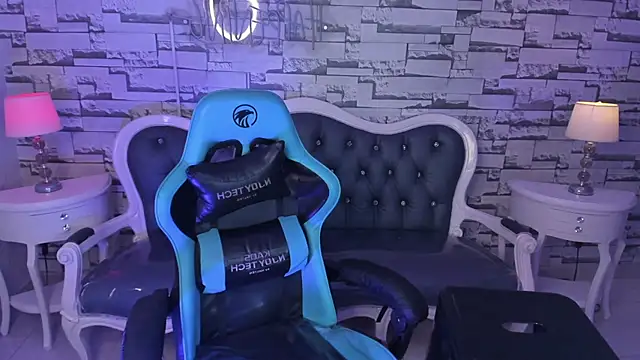 Snapshot of carlie_mayer_v chatting on December 19, 2024, 2:35 pm carlie mayer v online show from December 19, 2024, 2:35 pm