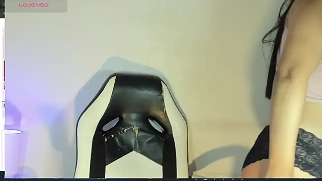 Snapshot of bella_hadid1_ chatting on February 25, 2025, 3:52 am bella hadid1 online show from February 25, 2025, 3:52 am