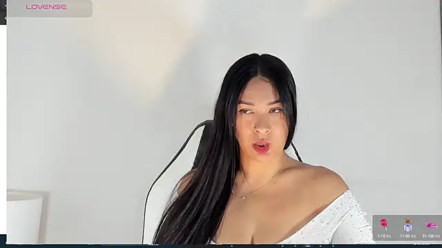 Snapshot of bella_hadid1_ chatting on March 2, 2025, 5:58 pm bella hadid1 online show from March 2, 2025, 5:58 pm