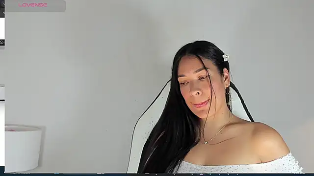 Snapshot of bella_hadid1_ chatting on March 2, 2025, 9:01 pm bella hadid1 online show from March 2, 2025, 9:01 pm