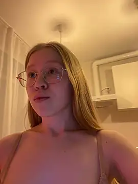 Snapshot of Eva_Weyne chatting on December 18, 2024, 3:26 am Eva Weyne online show from December 18, 2024, 3:26 am