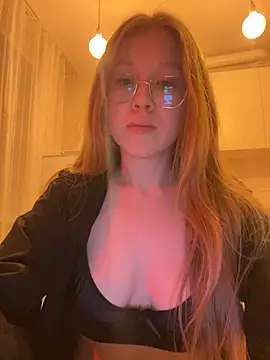 Snapshot of Eva_Weyne chatting on February 9, 2025, 5:33 pm Eva Weyne online show from February 9, 2025, 5:33 pm