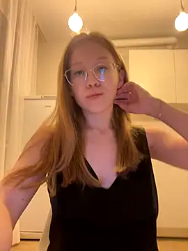 Snapshot of Eva_Weyne chatting on September 12, 2025, 7:03 pm Eva Weyne online show from September 12, 2025, 7:03 pm