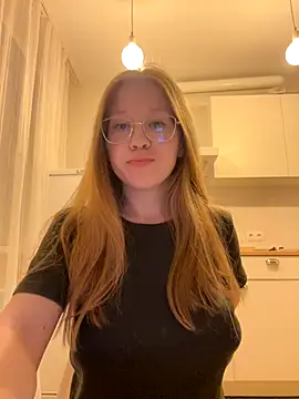 Snapshot of Eva_Weyne chatting on September 17, 2025, 8:10 pm Eva Weyne online show from September 17, 2025, 8:10 pm