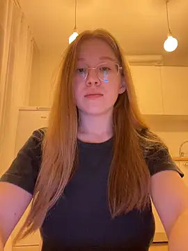 Snapshot of Eva_Weyne chatting on November 18, 2025, 8:24 pm Eva Weyne online show from November 18, 2025, 8:24 pm