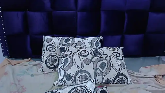 LindaKardi online show from September 20, 2025, 12:28 pm