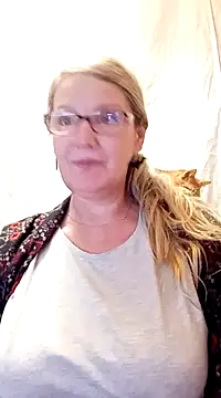 irinamaux online show from February 13, 2025, 7:03 am