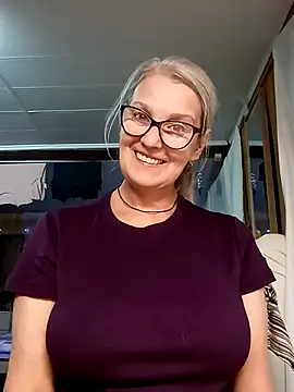 irinamaux online show from October 22, 2025, 6:18 pm