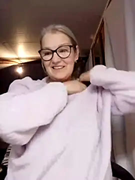 irinamaux online show from November 6, 2025, 6:25 am