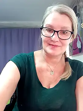 irinamaux online show from March 4, 2026, 9:48 am