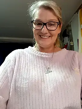 Snapshot of irinamaux chatting on May 11, 2026, 2:01 pm irinamaux online show from May 11, 2026, 2:01 pm
