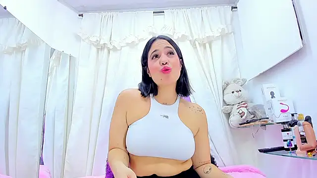 emily madrid online show from January 14, 2025, 4:57 am