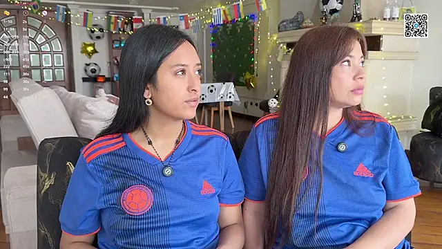 Snapshot of 2SummerLove1 chatting on June 20, 2026, 2:20 pm 2SummerLove1 online show from June 20, 2026, 2:20 pm