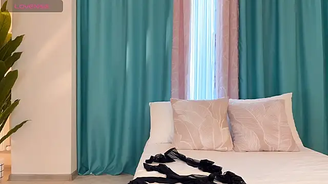 Snapshot of UrGoddessJenny chatting on June 15, 2026, 1:35 pm UrGoddessJenny online show from June 15, 2026, 1:35 pm