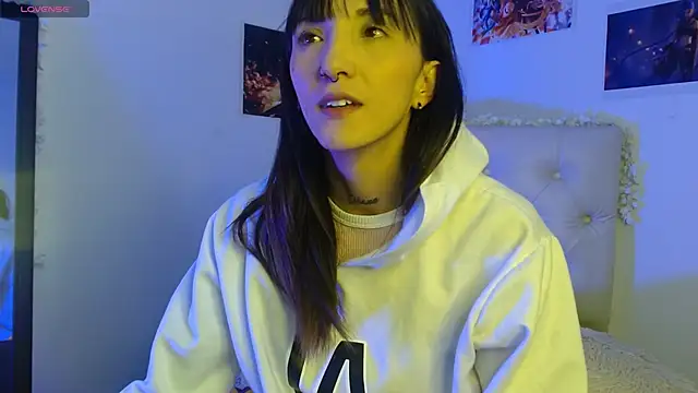 Snapshot of Sakura_and_yuki chatting on January 8, 2025, 6:20 pm Sakura and yuki online show from January 8, 2025, 6:20 pm