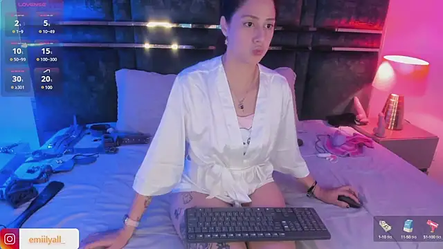 EmilyAllen  online show from February 27, 2025, 5:24 am