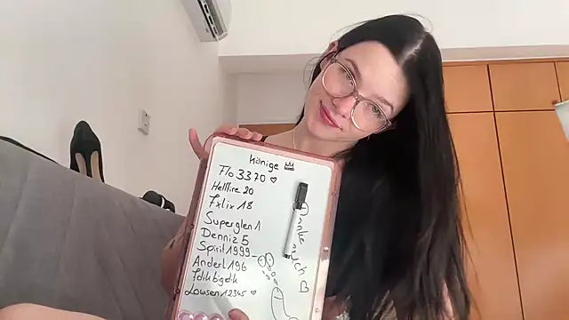 RoxiBlack online show from November 29, 2025, 7:22 am