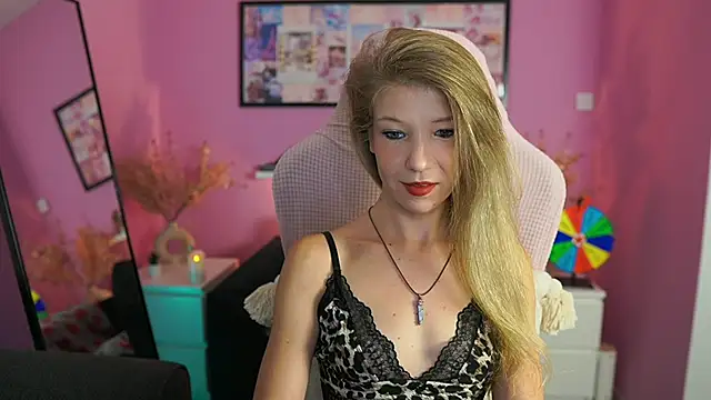 Snapshot of missicute chatting on September 28, 2025, 4:45 pm missicute online show from September 28, 2025, 4:45 pm