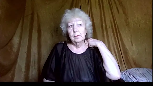 Snapshot of _Estelitta_5 chatting on May 26, 2026, 10:33 am Estelitta 5 online show from May 26, 2026, 10:33 am