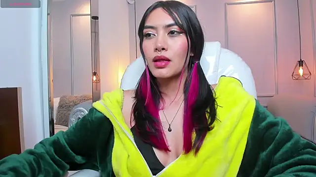 AzuraKindong online show from March 11, 2025, 10:20 pm