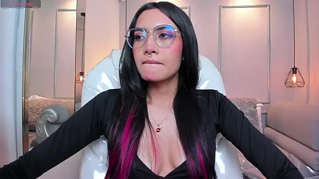 AzuraKindong online show from October 6, 2025, 7:22 pm