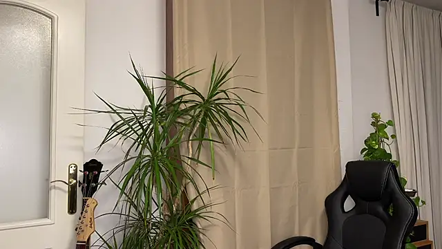 Snapshot of TheWildMiu chatting on December 14, 2024, 9:24 pm TheWildMiu online show from December 14, 2024, 9:24 pm