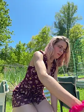 DanaeJustine online show from May 26, 2026, 5:42 pm