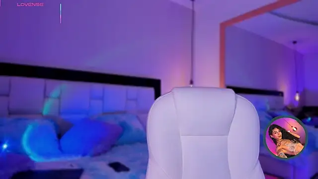 MiissCharlotte online show from September 12, 2025, 5:18 am