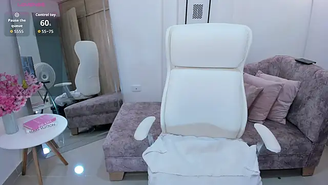 Aida adams online show from November 1, 2025, 5:04 pm