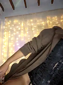 Snapshot of Juanelopez1 chatting on February 10, 2025, 3:35 am Juanelopez1 online show from February 10, 2025, 3:35 am