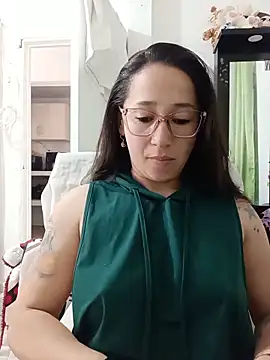 Snapshot of emilypoppy3 chatting on June 19, 2026, 7:17 pm emilypoppy3 online show from June 19, 2026, 7:17 pm