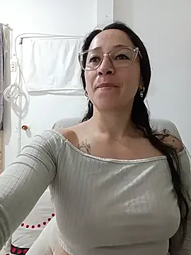 Snapshot of emilypoppy3 chatting on July 12, 2026, 12:18 pm emilypoppy3 online show from July 12, 2026, 12:18 pm
