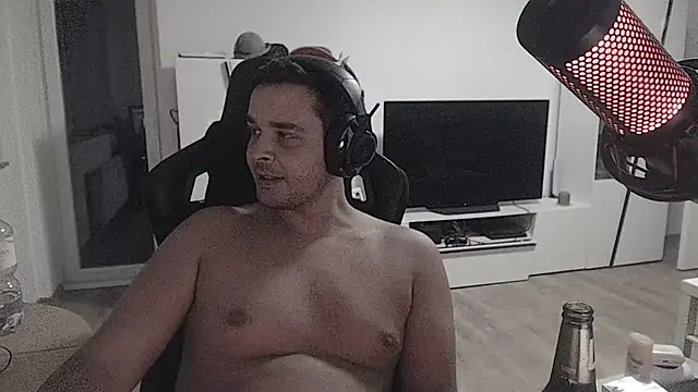 SharkLuigi online show from October 25, 2025, 11:43 pm