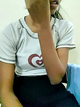 Snapshot of Kumkum_36 chatting on February 17, 2025, 10:51 am Kumkum 36 online show from February 17, 2025, 10:51 am