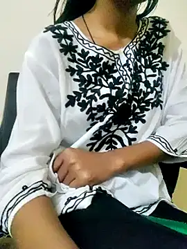 Snapshot of Kumkum_36 chatting on March 18, 2025, 9:31 am Kumkum 36 online show from March 18, 2025, 9:31 am