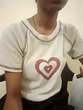 Snapshot of Kumkum_36 chatting on October 13, 2025, 4:23 am Kumkum 36 online show from October 13, 2025, 4:23 am