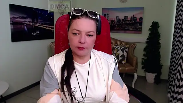 Snapshot of Lily_flower7 chatting on July 9, 2026, 5:44 am Lily flower7 online show from July 9, 2026, 5:44 am