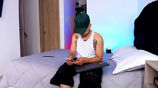 Snapshot of Aron-santoro chatting on July 9, 2026, 4:33 pm Aron-santoro online show from July 9, 2026, 4:33 pm