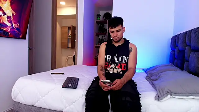 Snapshot of Aron-santoro chatting on July 23, 2026, 8:51 pm Aron-santoro online show from July 23, 2026, 8:51 pm