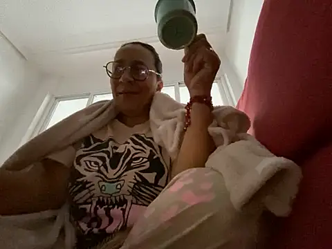 sweeviolet online show from January 12, 2025, 8:46 am