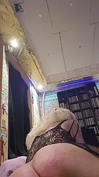 Snapshot of Toptransluder chatting on December 4, 2025, 4:00 am Toptransluder online show from December 4, 2025, 4:00 am