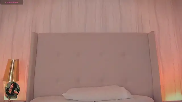 kaylarossi online show from April 15, 2026, 9:37 pm