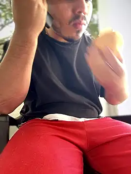 Snapshot of Naughty_Charly chatting on January 8, 2026, 6:21 pm Naughty Charly online show from January 8, 2026, 6:21 pm